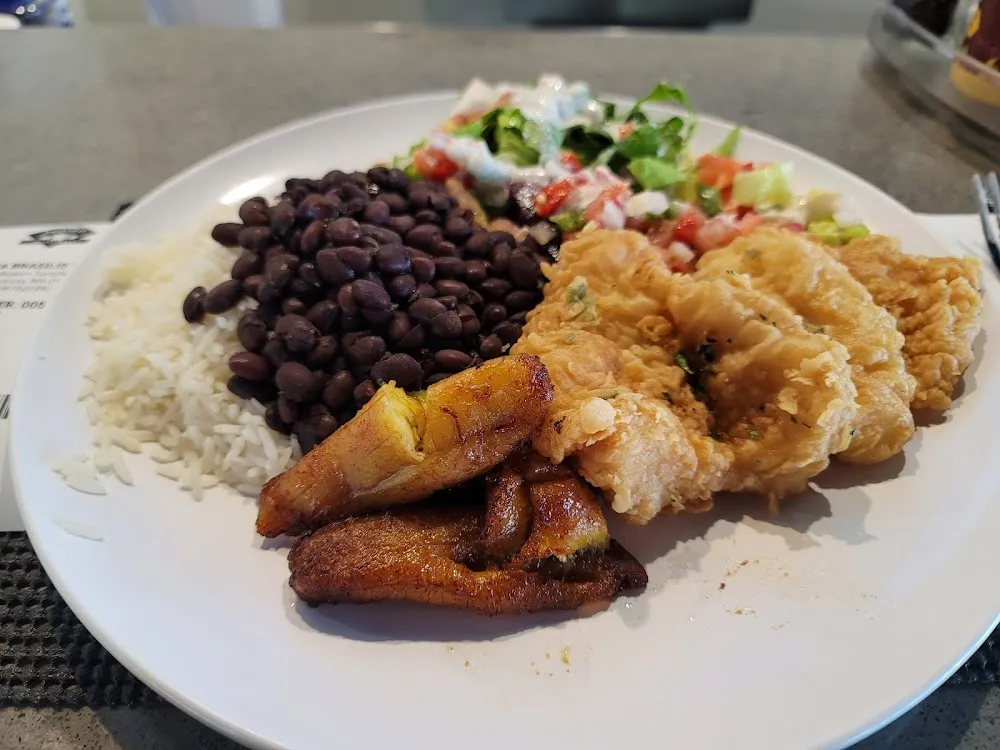 Buffet Pescado Frito Arroz Habichuelas Y Ensalada
